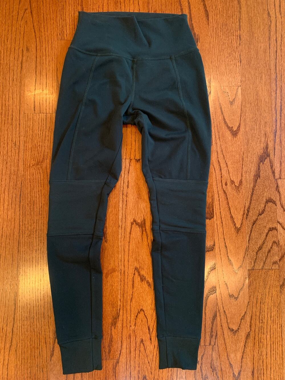 Alo Yoga Moto Ribbed  Knee Leggings | Forrest Green | XS